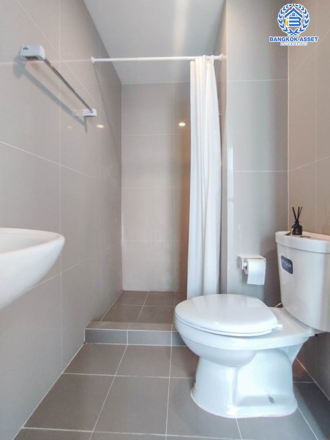 *****ทาวน์เฮ้าส์มือสองย่านนนทบุรี ม.ชวนชื่นทาวน์ กาญจนาภิเษก-บางใหญ่ บนเนื้อที่ 21.4 ตร.ว. ฟังก์ชันจัดเต็ม 4 ห้องนอน 3 ห้องน้ำ 2 ที่จอดรถ บ้านใหม่ ตกแต่งพร้อมอยู่ แถมฟรี! 2 เครื่องปรับอากาศ ใกล้รถไฟฟ้าสายสีม่วง "สถานีคลองบางไผ่" และทางด่วน "ศรีรัช"